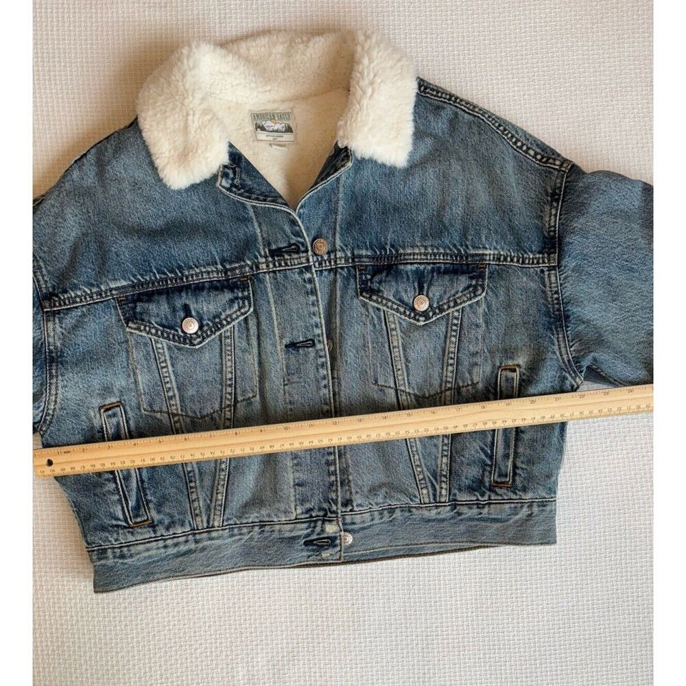 AE American Eagle Sherpa Lined Denim Jacket M oversized Cropped Trucker Preppy - Picture 7 of 8